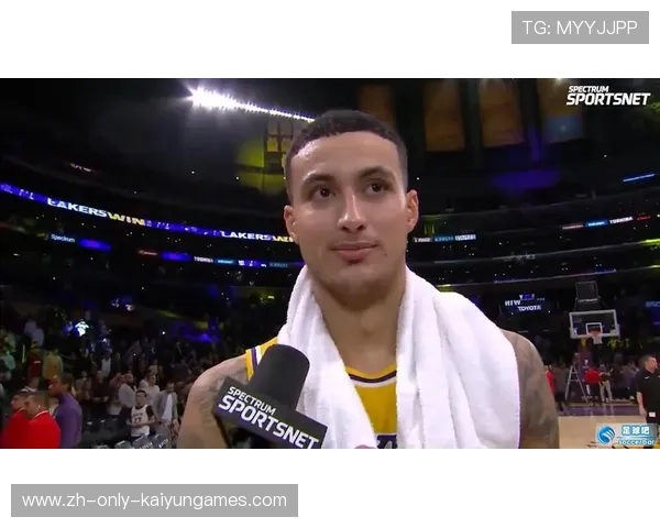 中场拦断后一条龙推进：见证完美配合的精彩瞬间